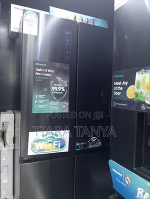 Hisense 668 Litres No Frost Side by Side Fridge Black