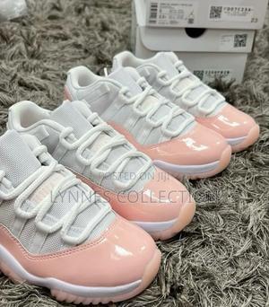 Air Jordan 11 Low Cut Pink - thumbnail 2