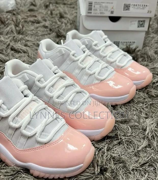 Air Jordan 11 Low Cut Pink - main view