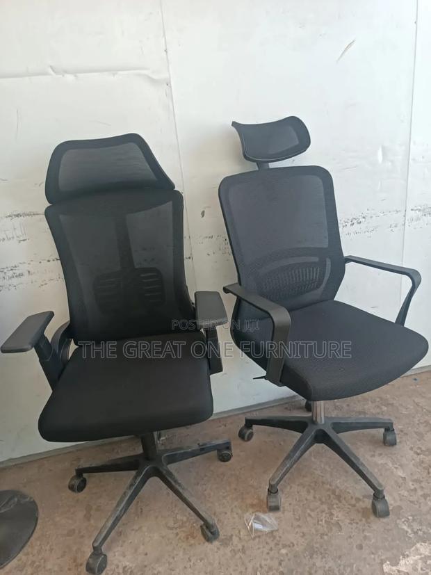 Quality Mesh Office Chair With Headrest in Black Gf4es
