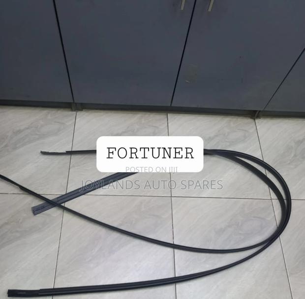 Toyota Fortuner Roof Moulding