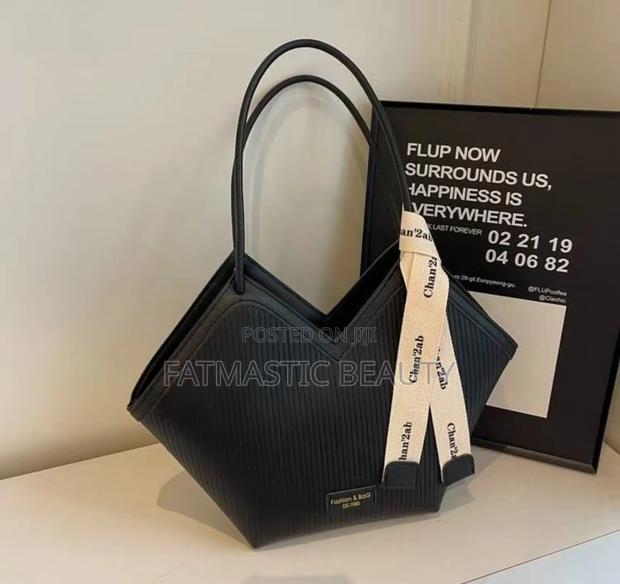 Pretty Shoulder Bag - thumbnail 3