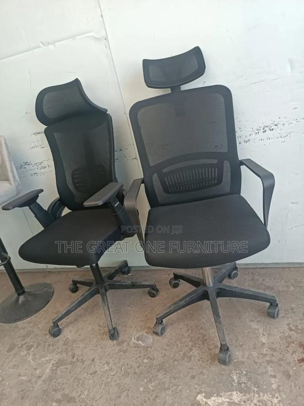 Mesh Office Chair With Headrest and Arms Gf6t