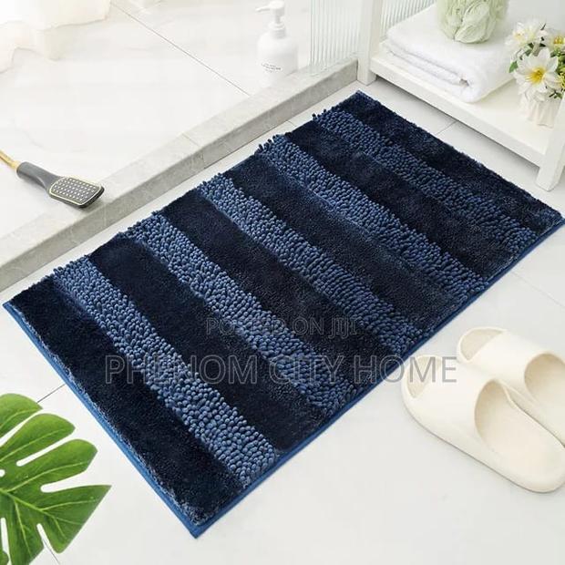 Beautiful Shinny Chenille Bathroom Mats - main view