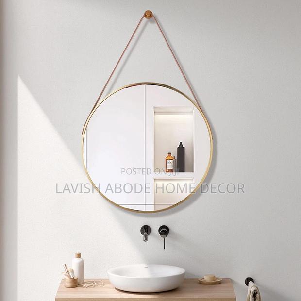 Large Round Mirror With Leather Strap Gold Color - thumbnail 3