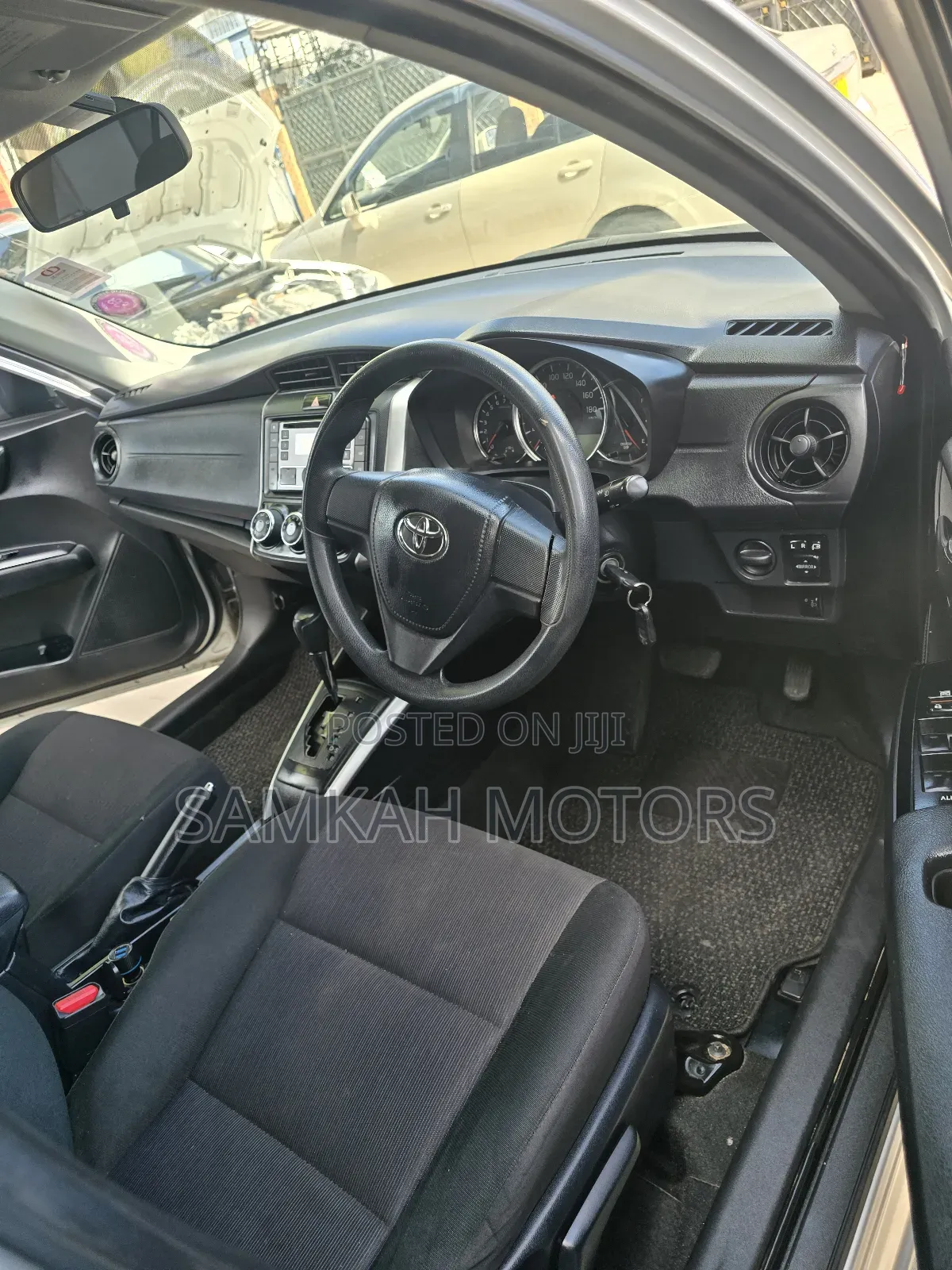 Toyota Corolla Fielder 2017 Silver