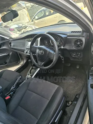 Toyota Corolla Fielder 2017 Silver