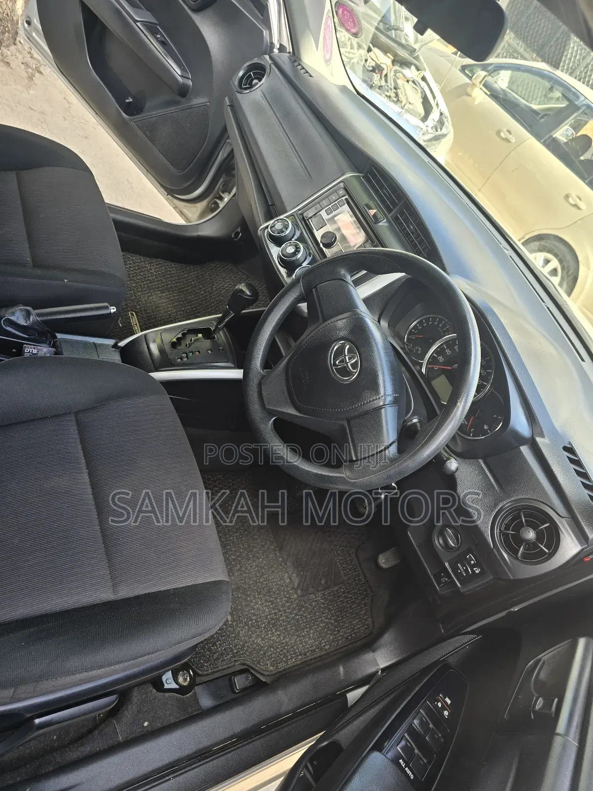 Toyota Corolla Fielder 2017 Silver