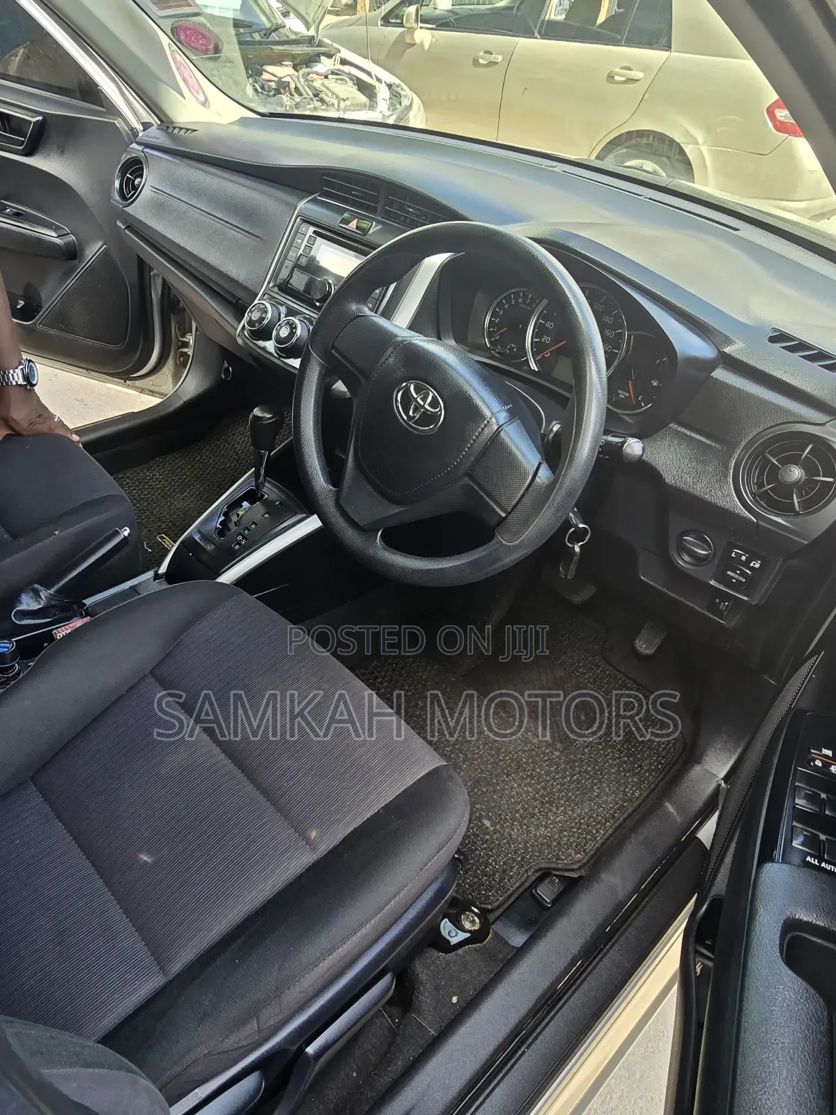 Toyota Corolla Fielder 2017 Silver