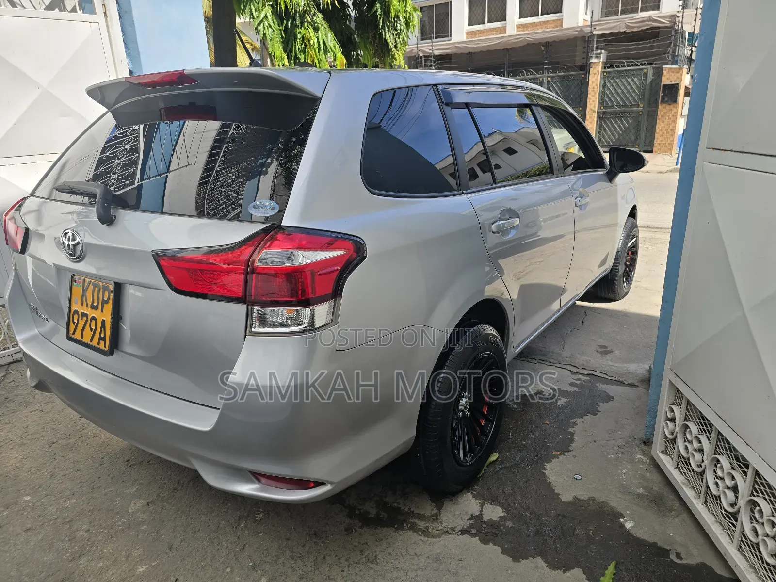 Toyota Corolla Fielder 2017 Silver