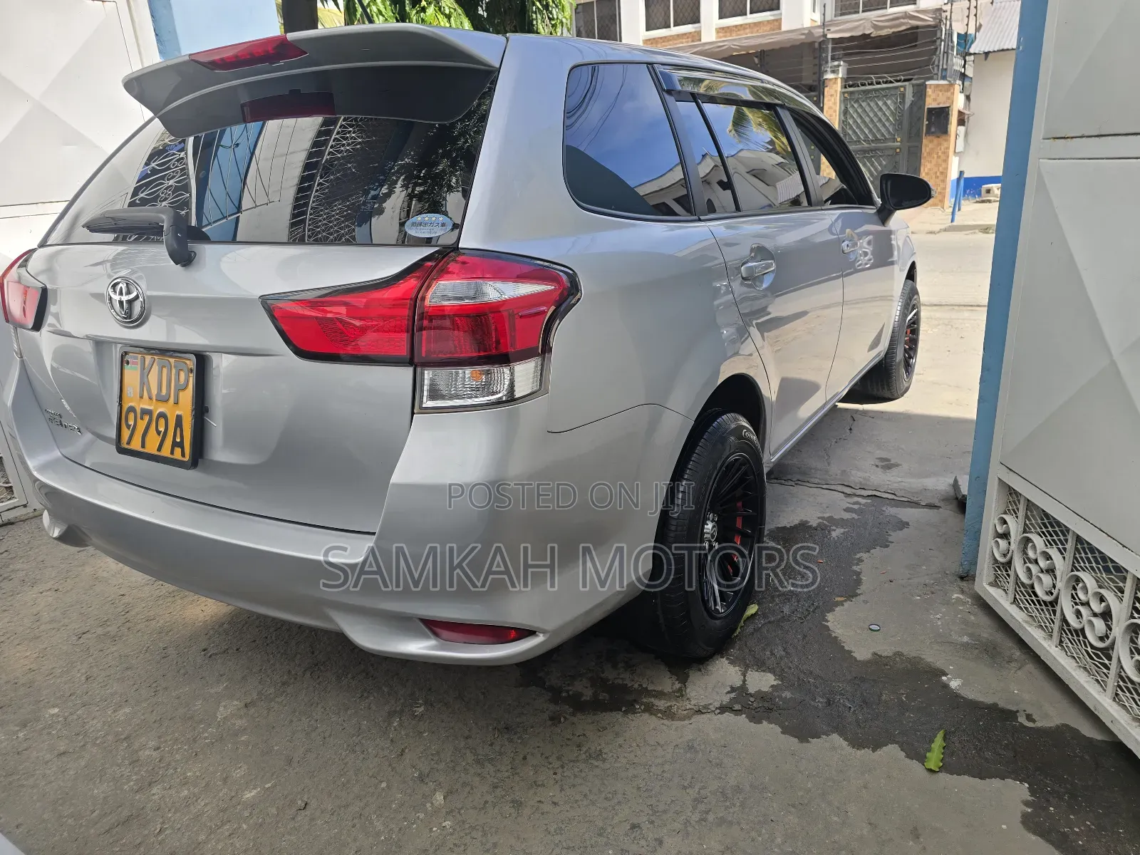 Toyota Corolla Fielder 2017 Silver