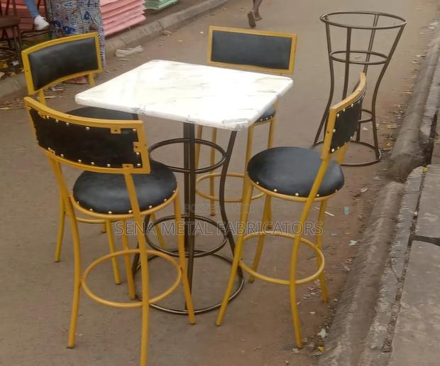 Bar Table With 4 Chairs.