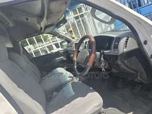 Toyota HiAce 2016 White