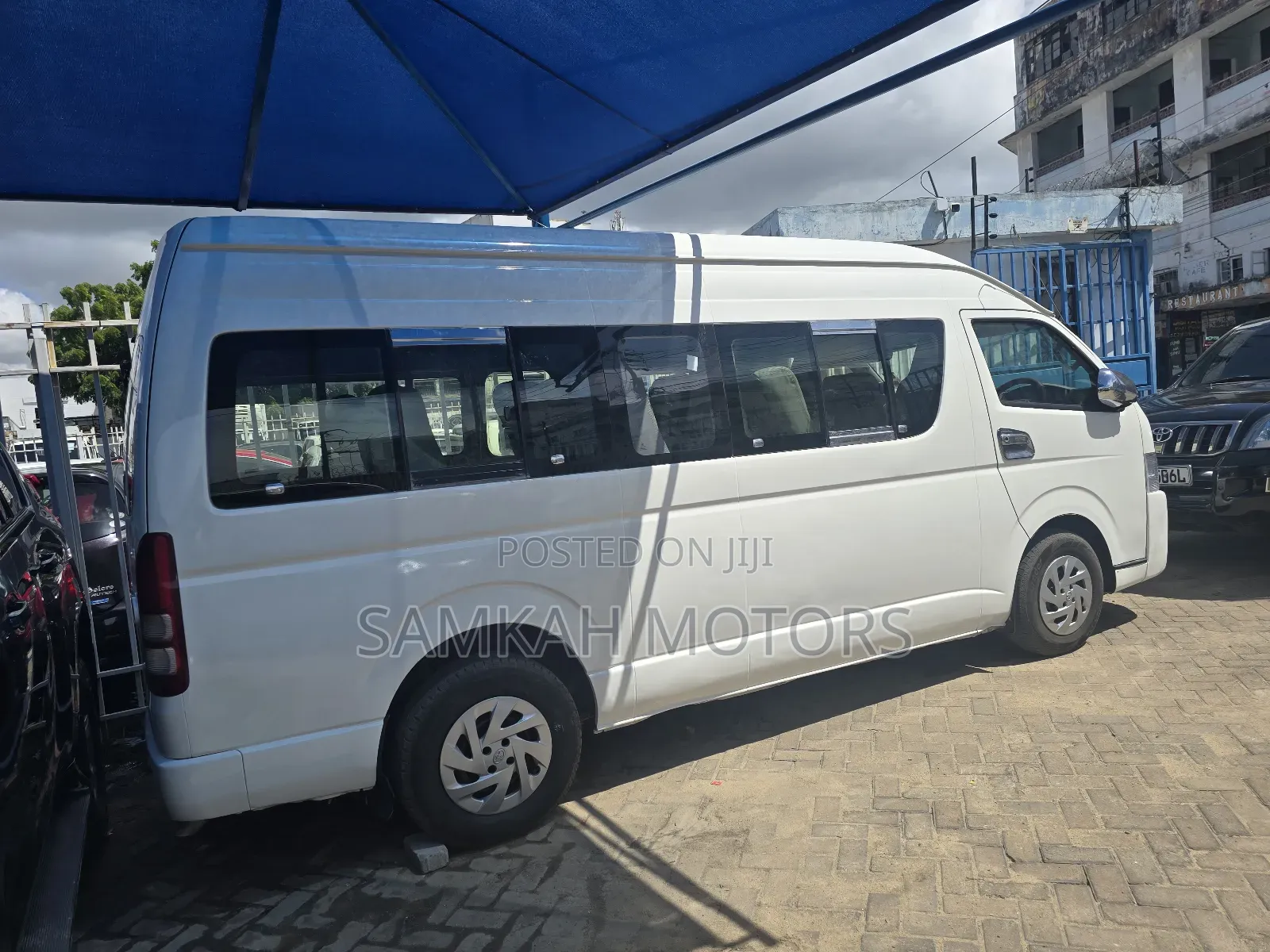 Toyota HiAce 2016 White