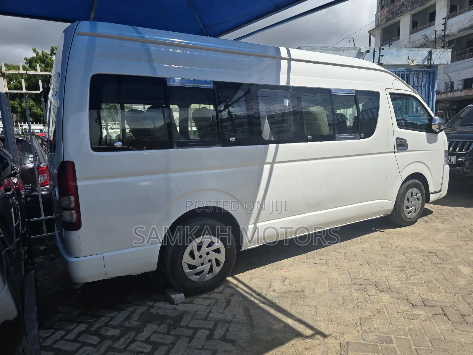 Toyota HiAce 2016 White