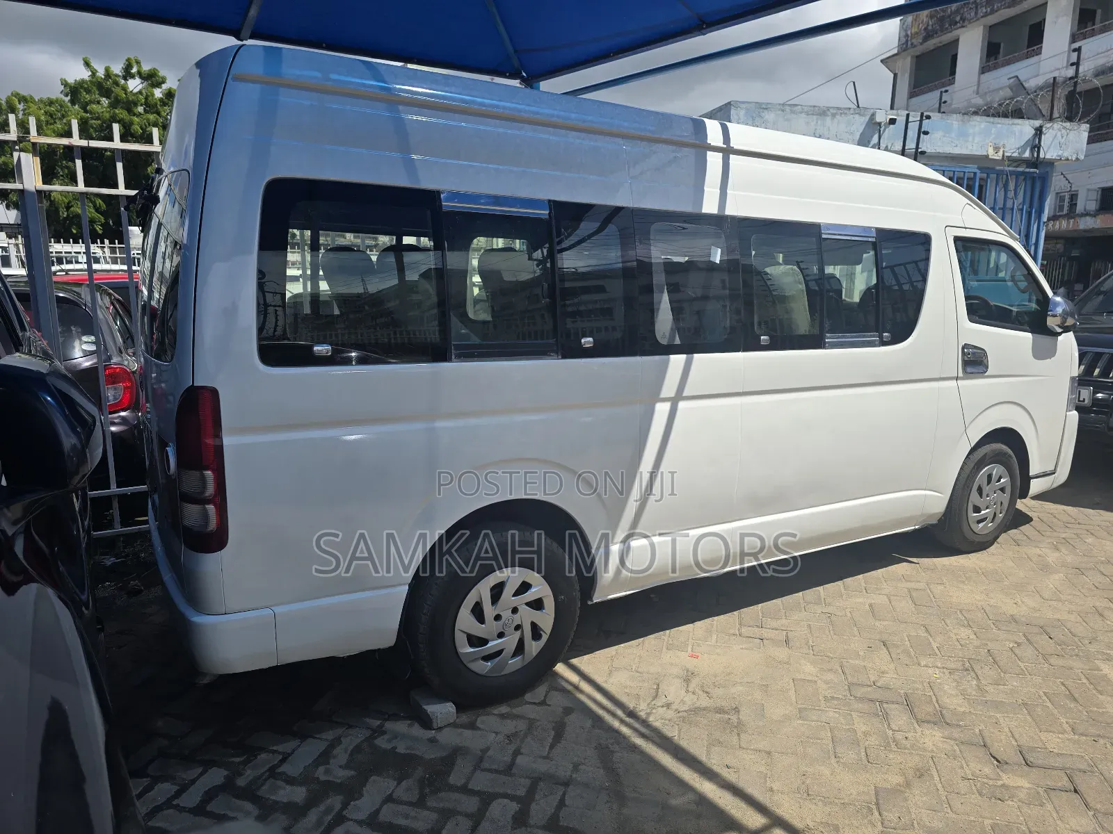 Toyota HiAce 2016 White