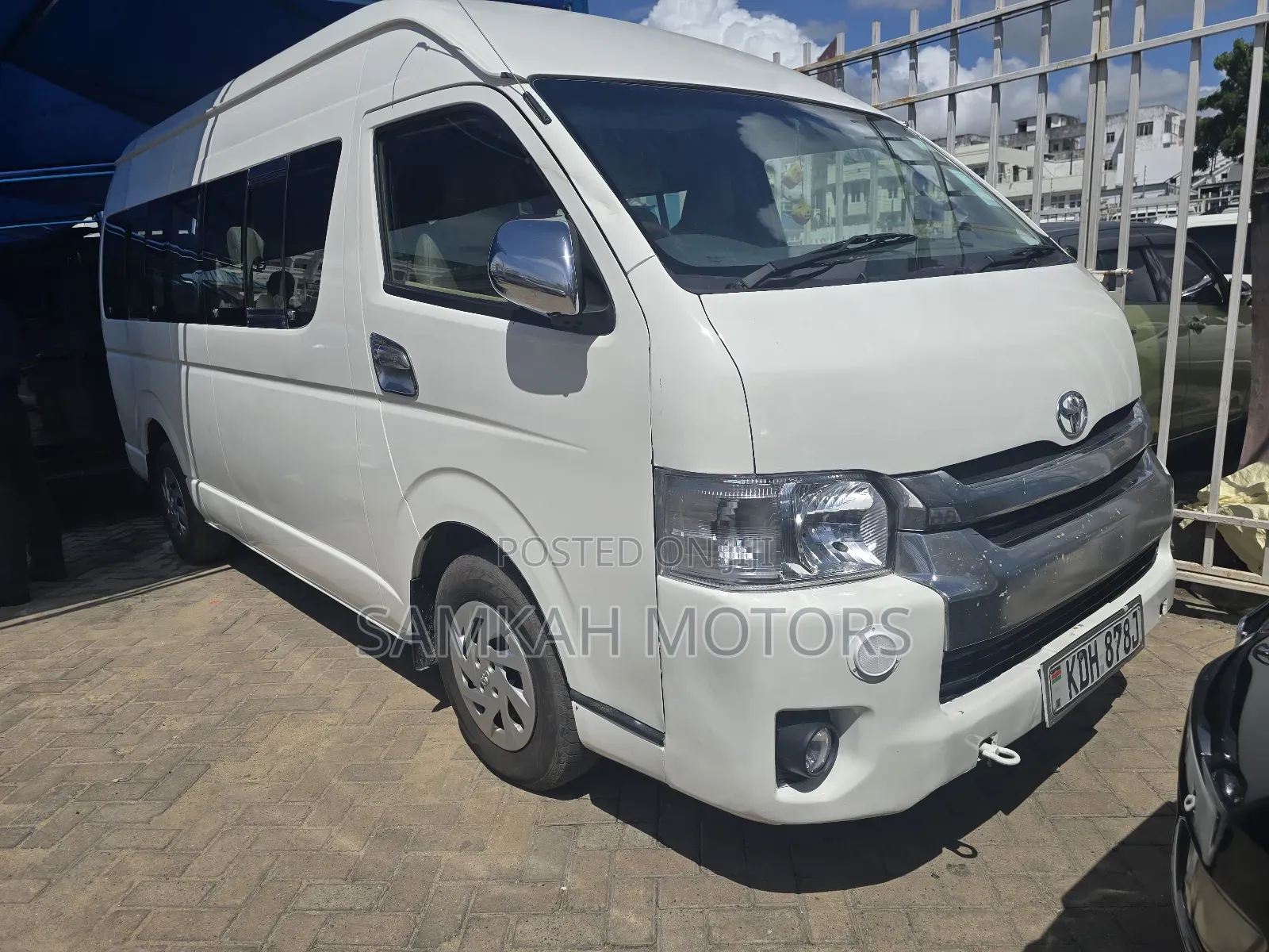 Toyota HiAce 2016 White