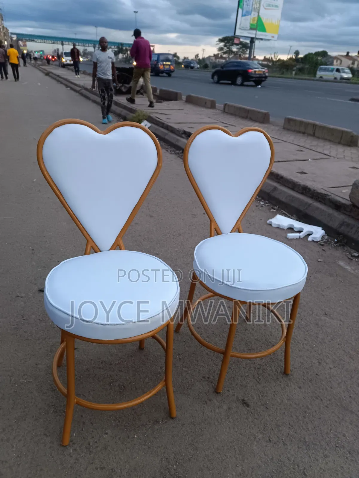 White and Gold Manicure Love Seats, 