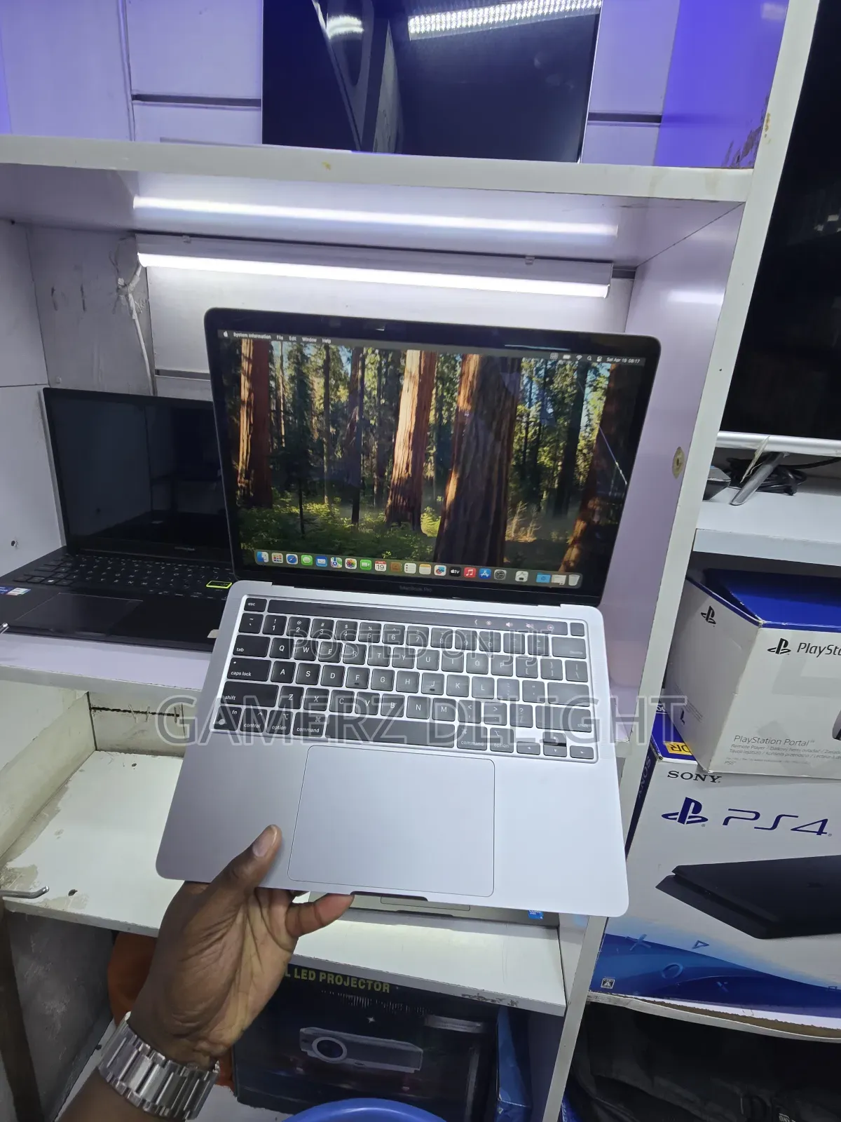 Laptop Apple MacBook Pro 2021 M1 8GB Apple M1 SSD 256GB