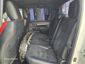 Toyota Hilux 2022 White