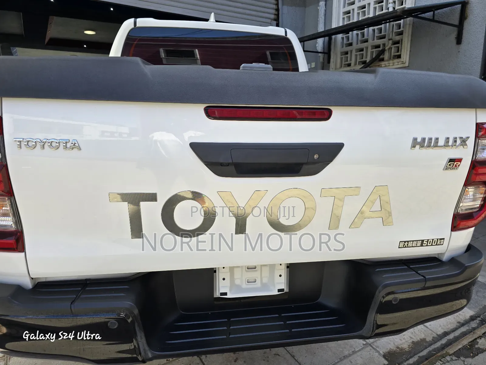 Toyota Hilux 2022 White