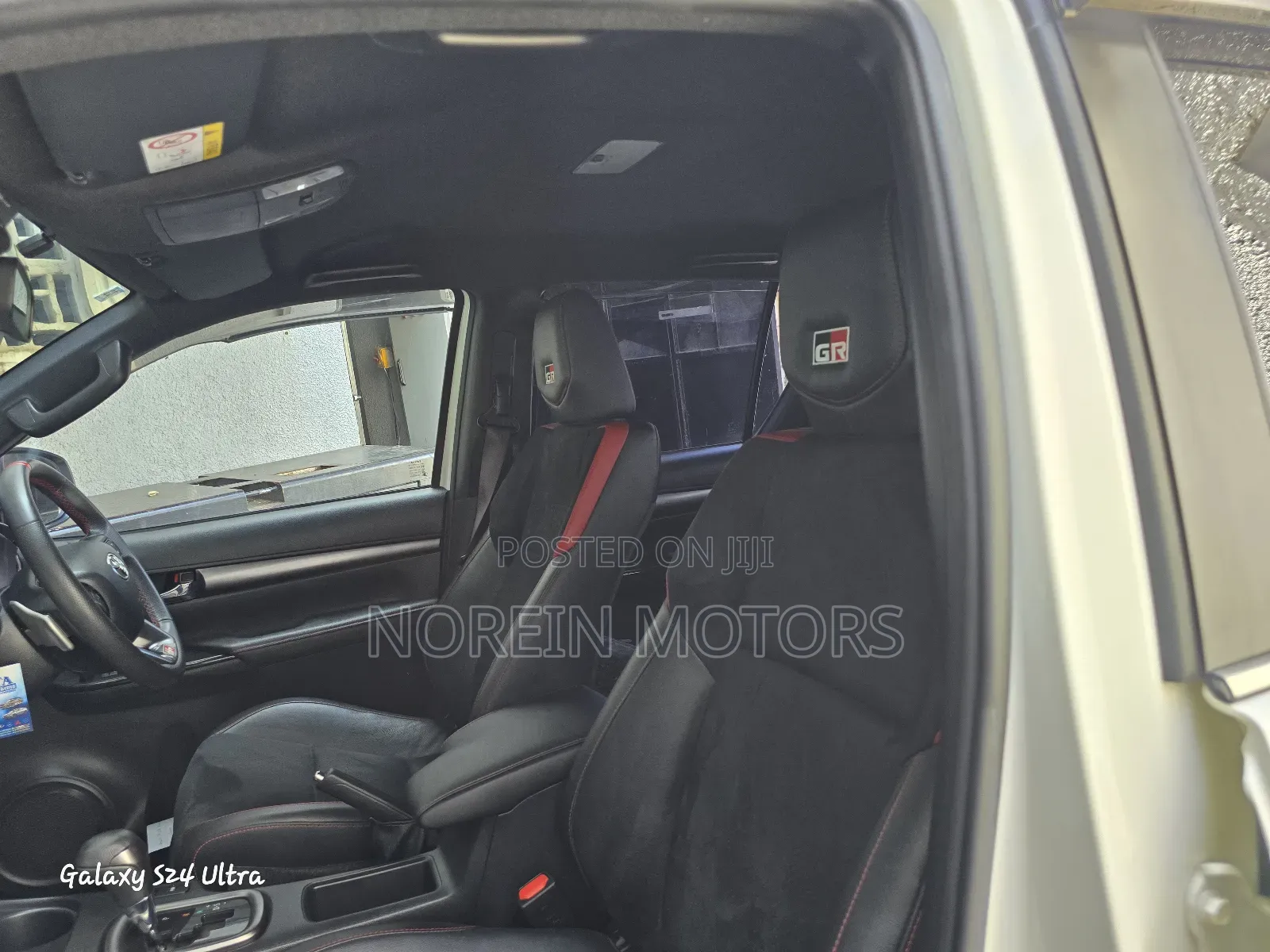 Toyota Hilux 2022 White