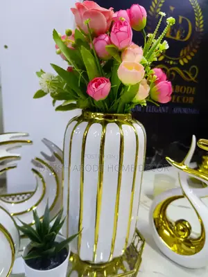White and Gold Ceramic Ribbed Flower Vase