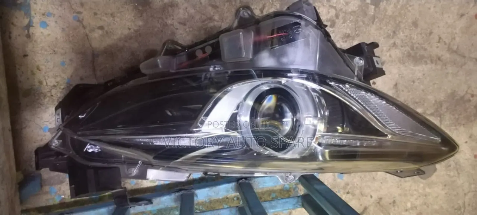 Axela Headlight Xenon Letter"F"