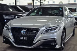 Toyota Crown 2018 Silver