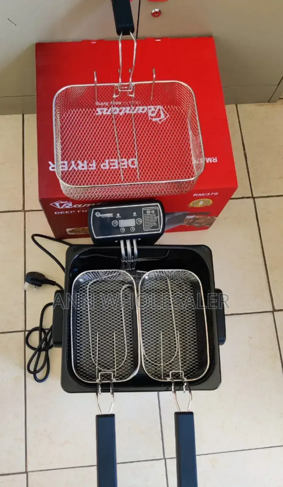 Black 4.5 L Ramtons Deepfrier /J/8