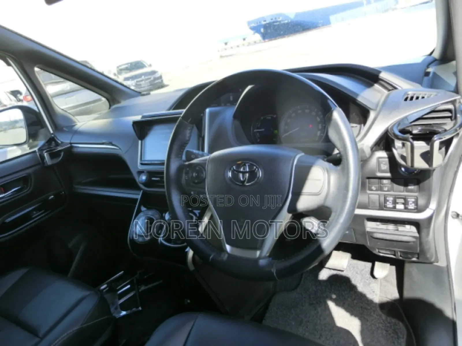 Toyota Esquire 2018 White