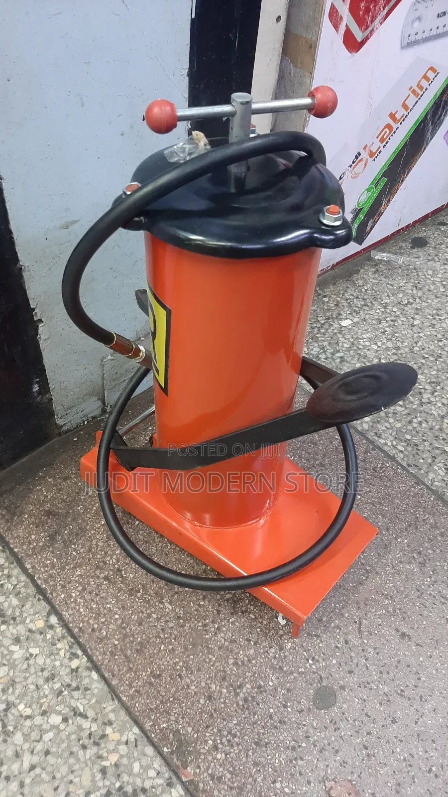 Grease Bucket Leg Driven