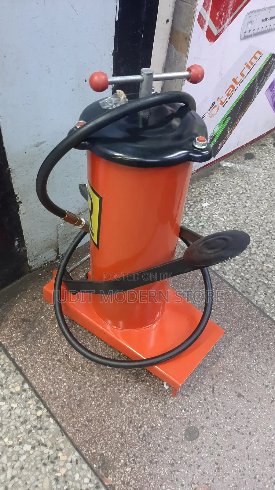 Grease Bucket Leg Driven