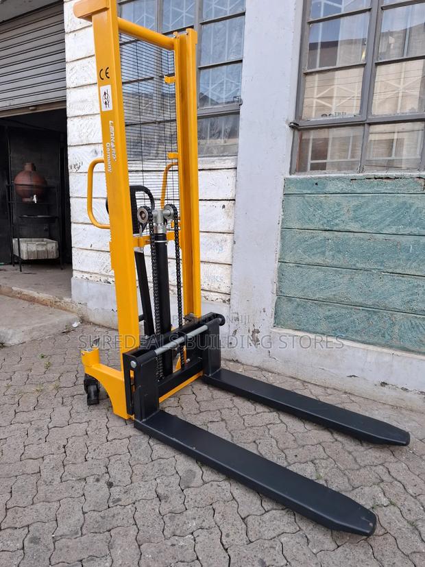 Lifting Hydraulic Manual Stacker ;2t,1.6mtrs - thumbnail 3