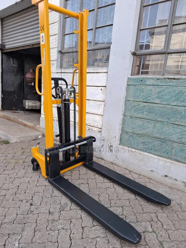 Lifting Hydraulic Manual Stacker ;2t,1.6mtrs - thumbnail 4
