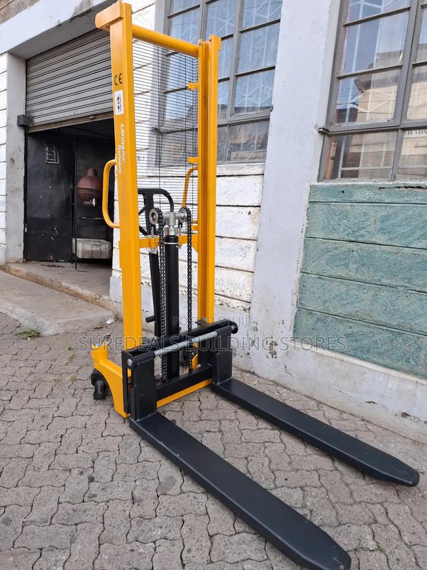 Lifting Hydraulic Manual Stacker ;2t,1.6mtrs - thumbnail 5