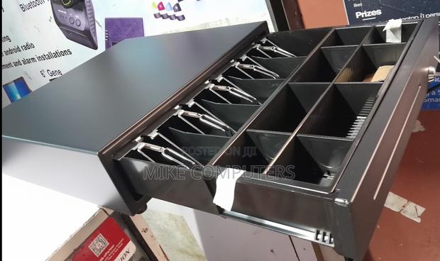 Cashdrawer With Automatic Connections
