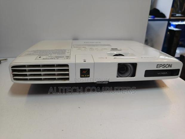 Epson Eb -2776w Projector - main view