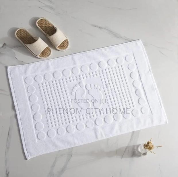 Fancy Pure White Cotton Bathroom Floor Mat - thumbnail 2