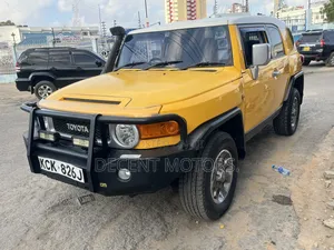 Toyota FJ Cruiser 2x4 Automatic 2011 Yellow