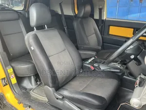Toyota FJ Cruiser 2x4 Automatic 2011 Yellow