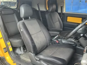 Toyota FJ Cruiser 2x4 Automatic 2011 Yellow