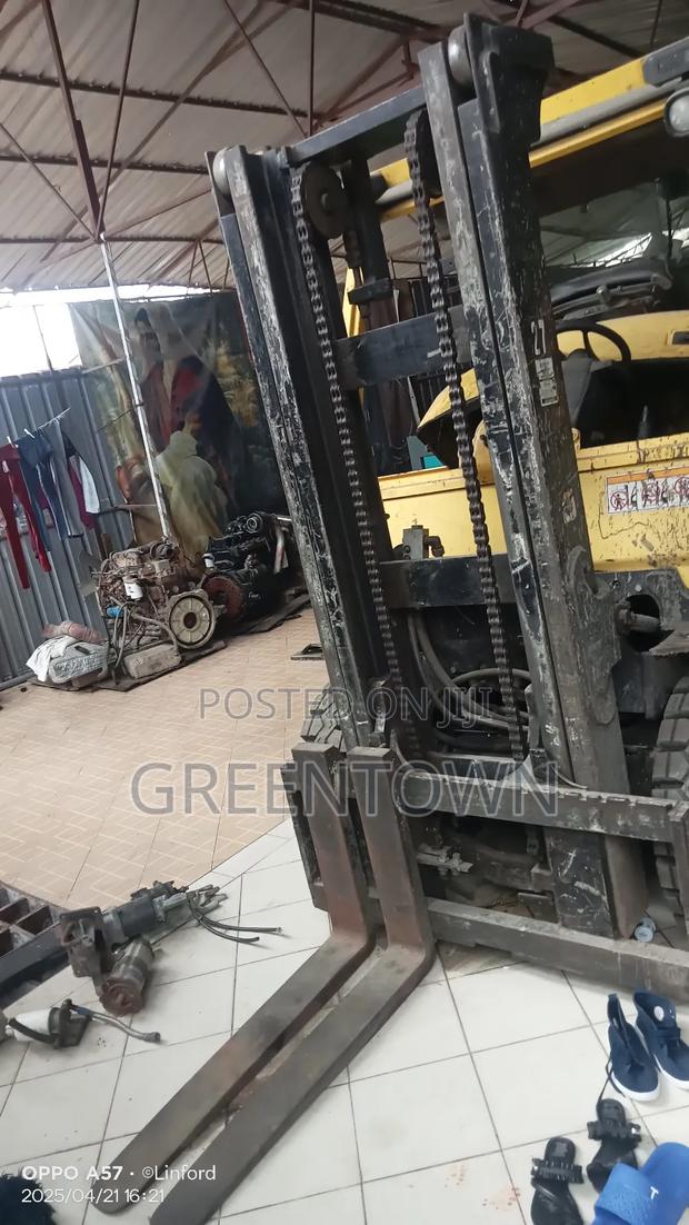 Forklift and Crane - thumbnail 2