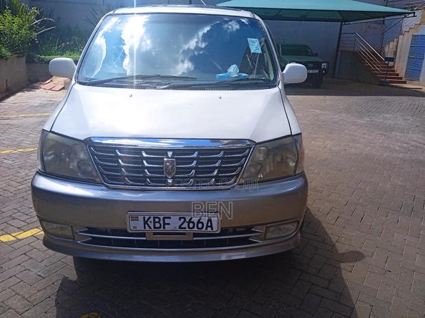 Toyota Grand HiAce 2001 White