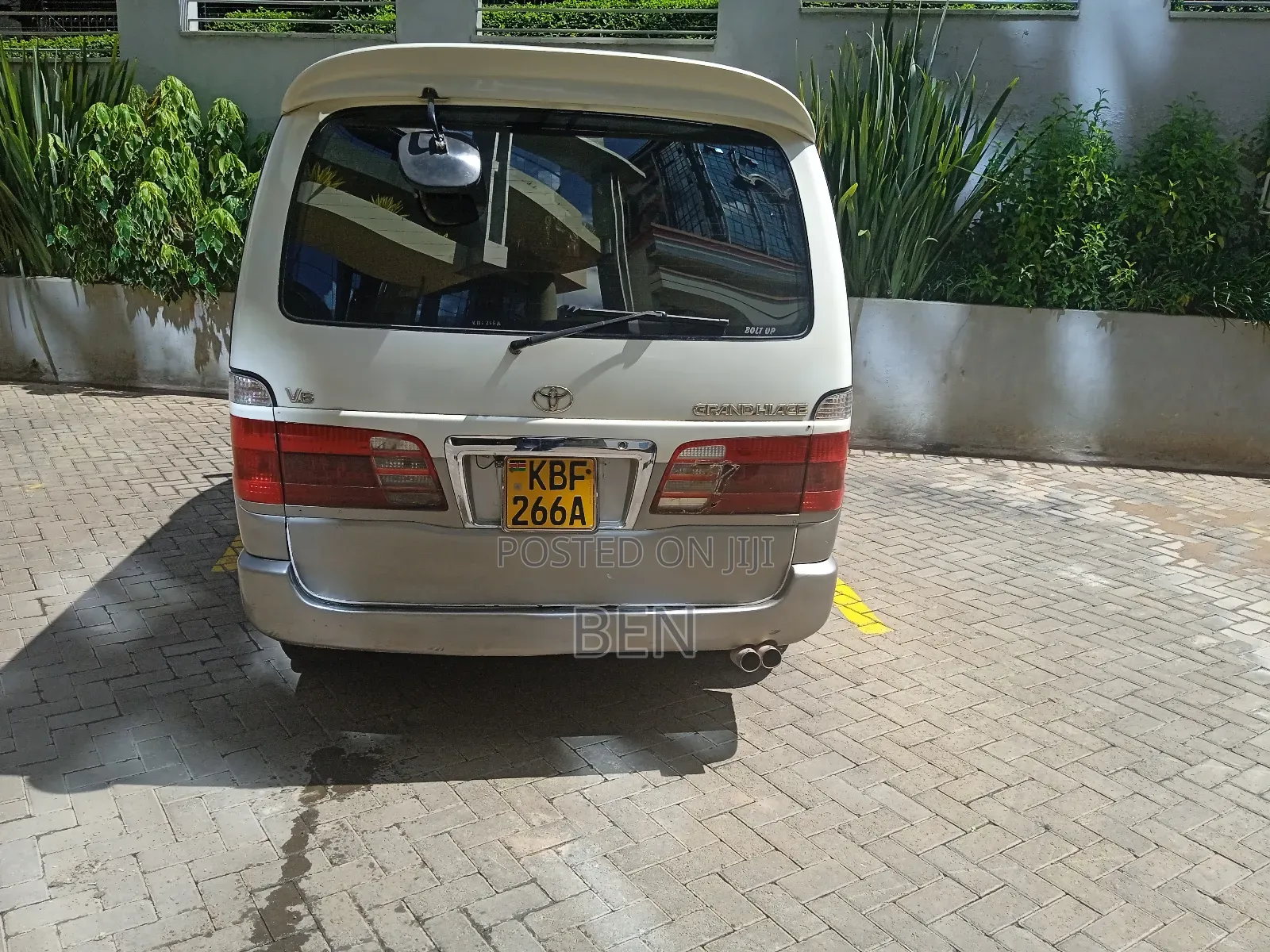 Toyota Grand HiAce 2001 White