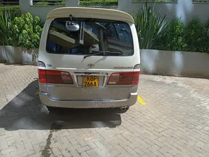 Toyota Grand HiAce 2001 White