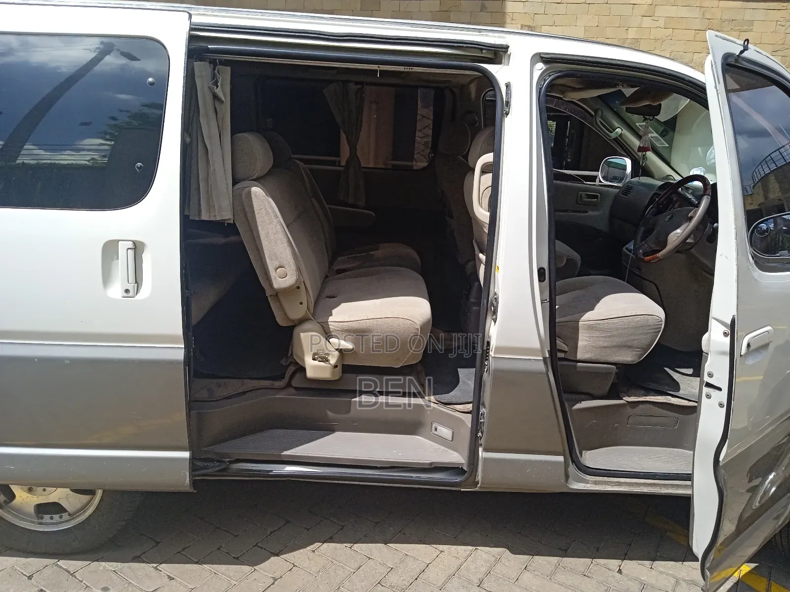 Toyota Grand HiAce 2001 White