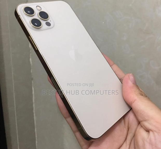 Apple iPhone 12 Pro 256 GB Gold - main view