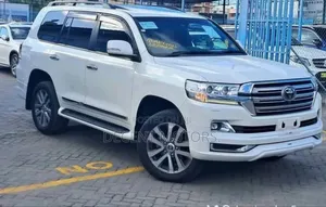 Toyota Land Cruiser 4.6 V8 ZX 2018 White