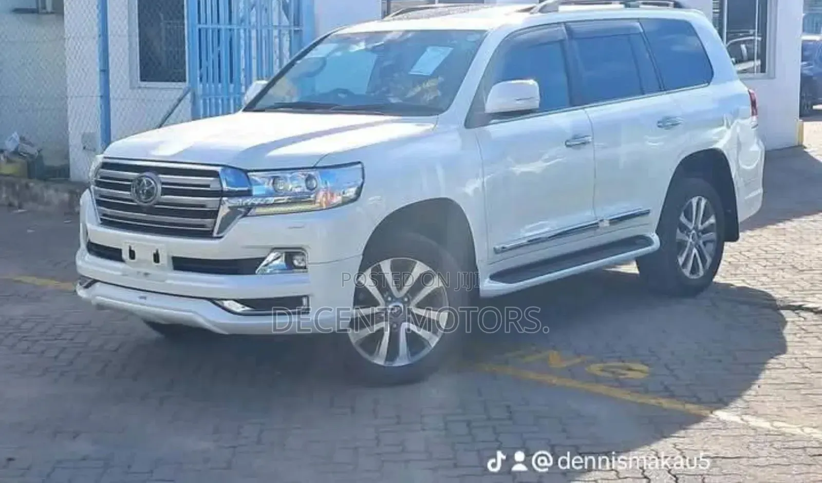 Toyota Land Cruiser 4.6 V8 ZX 2018 White